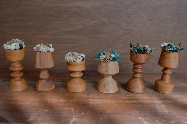 .
moku cup 
-white version-

杢カップの定番ホワイトバージョンも♡

木の器は天然木を木工旋盤で
1つ1つ手作業で削っています。

木の温もりと植物の優しさを合わせた、
ナチュラルなインテリアです。

お好きな方に届きますように✨

aika

.
.
.

⚘出店イベント

𓍯おとぎの森deサクラビmarché
日時:2025年11月9日（日）
【荒天時は11月23日（日）】
10:00〜15:00
場所:河跡湖公園（かせきここうえん）
岐阜県各務原市川島河田町292
（@sakurabbit620 ）

𓍯coming soon
日時:2025年11月29日（土）&30日(日)
場所:愛知県長久手市

𓍯coming soon

日時:2025年12月6日（土）&7日(日)
場所:岐阜県岐阜市

𓍯coming soon

日時:2025年12月13日（土）&14日(日)
場所:岐阜県各務原市

#木の器
#植物アレンジメント
#ナチュラルインテリア
#クリスマスギフト