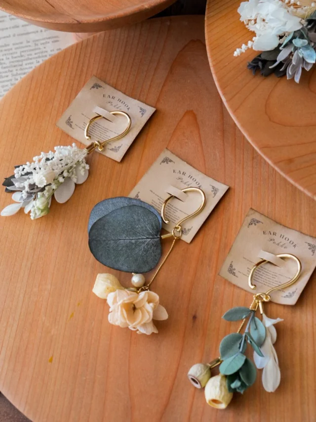 new

アクセサリーも春の新作を
色々とお作りしました

外にお出かけする機会も多くなる
これからの季節に🌸
軽やかにリーフのイヤーカフで
耳元を華やかにしてみませんか。

つけてることを忘れるぐらい
軽いのもリーフアクセサリーの
おすすめポイント♡

今週末は
「KOZOJI ICONIC MARKET」

アピタの屋上駐車場で開催されるイベントなので
アクセスしやすくて
のんびりと楽しめますよ！
ぜひ遊びに来てください🪿♡

Chiemi

・
・

⚘出店イベント

𓍯KOZOJI ICONIC MARKET
日時:2026年3月21日（土）、22日(日)の2日間
11:00〜16:00
場所: 愛知県春日井市中央台2丁目5
アピタ高蔵寺店屋上パーキング
(@kozoji.iconic.market さま)

𓍯手仕事三星市
日時:2026年4月12日（日）
10:00-15:00
場所：三星毛糸（羽島市正木町不破一色898）
(@mitsuboshi1887 さま)

𓍯サンデービルヂングマーケット
日時:2026年4月19日(日)
11:00~16:00
場所:岐阜県岐阜市柳ヶ瀬商店街
( @sundaybldg.mkt さま)

𓍯余白マルシェ
日時:2026年4月29日(水)
10:00〜16:00
場所:せきてらす
岐阜県関市平和通４丁目12番地1
( @yohaku.marche さま)